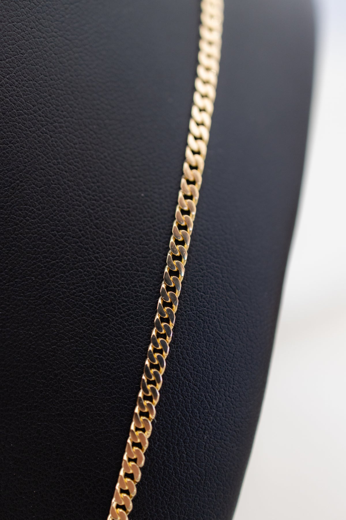 Close-up of the 3.05mm interlocking Cuban links in solid 18ct yellow gold