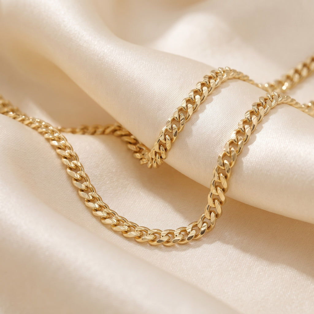 Diamond Cut Curb Chain 1.40mm - Yellow Gold - luxury lifestyle image