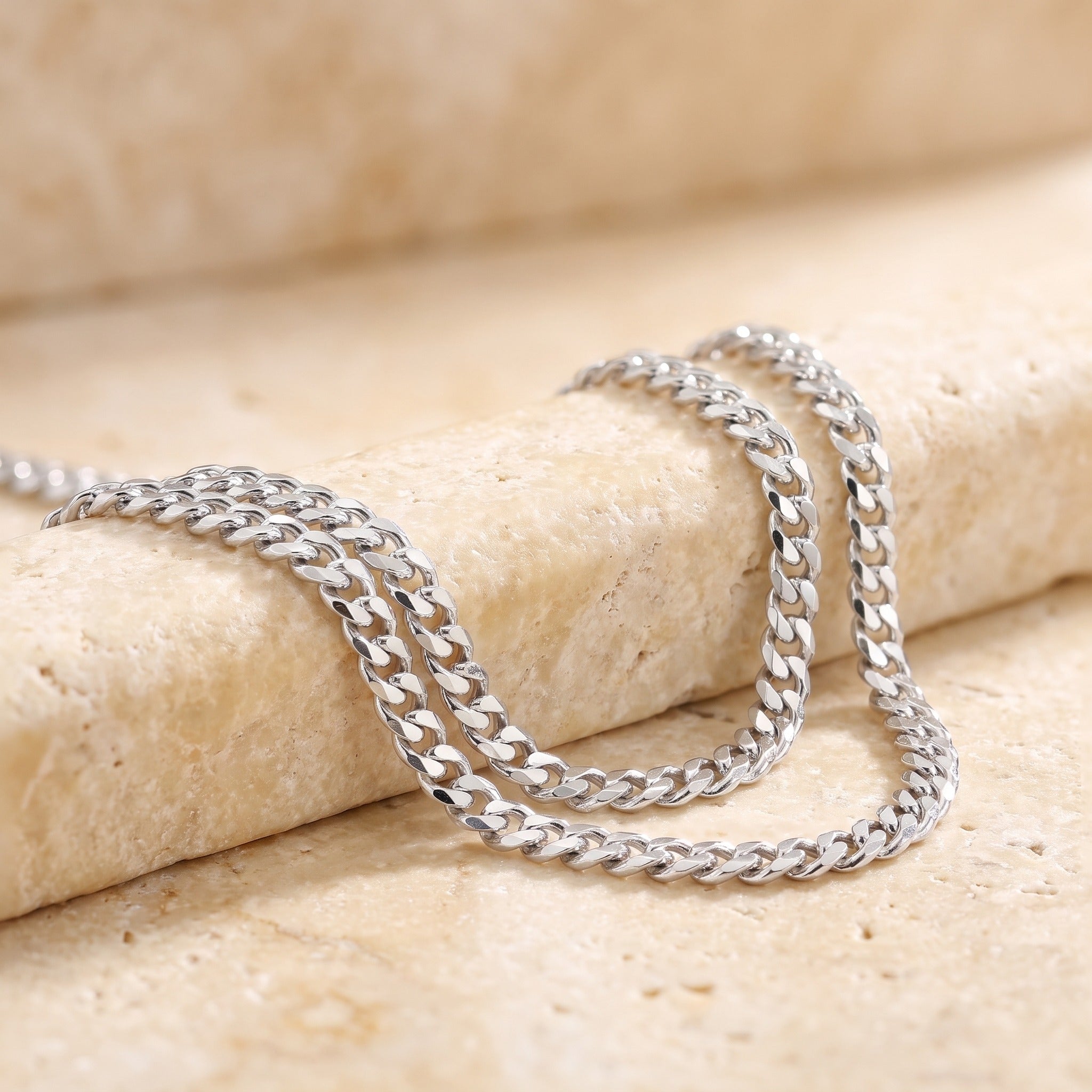 Diamond Cut Curb Chain 2.80mm - White Gold - luxury lifestyle image