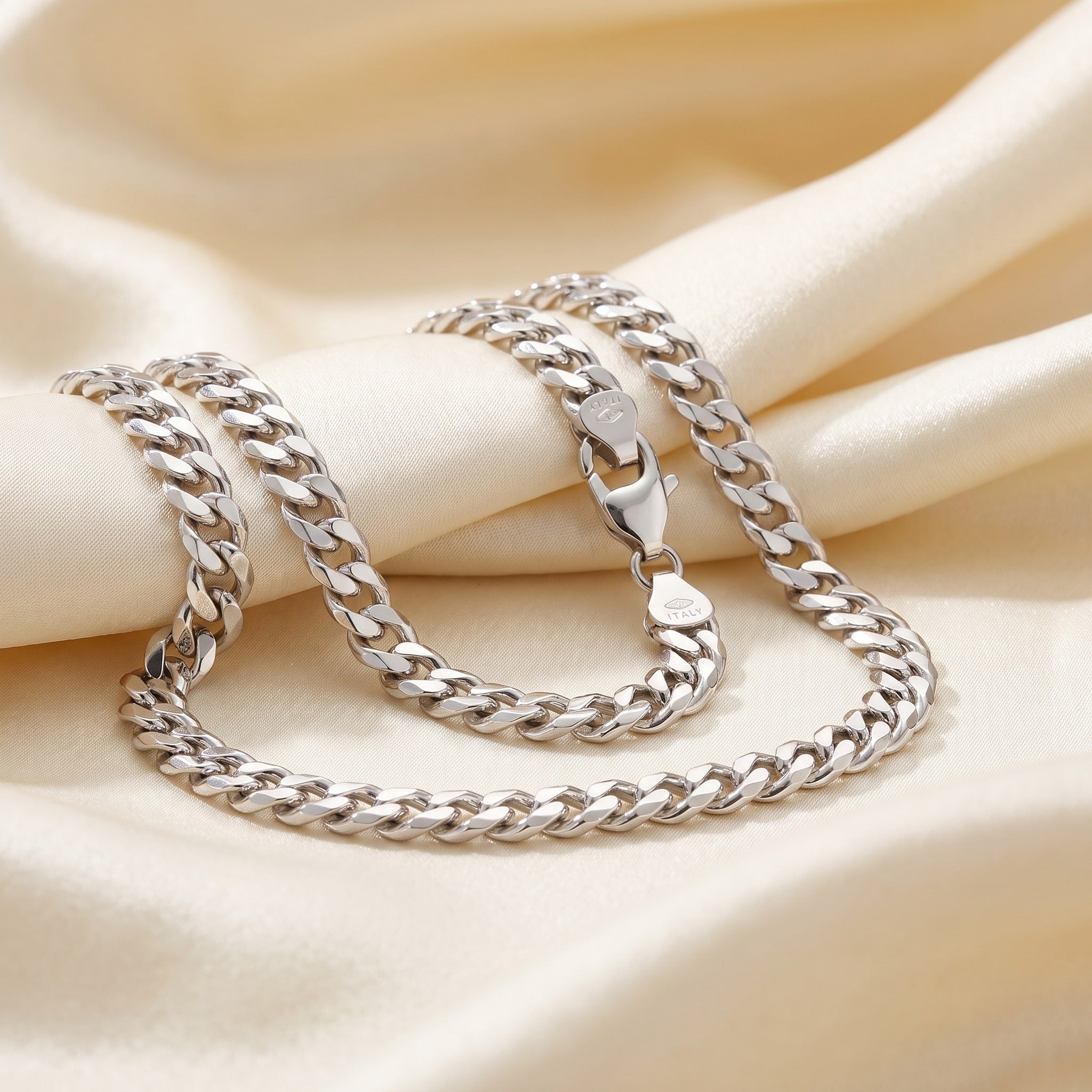 Diamond Cut Curb Chain 5.46mm - White Gold - luxury lifestyle image