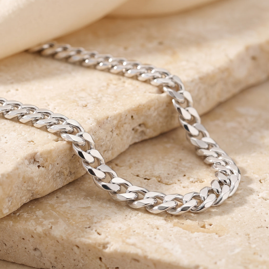 Diamond Cut Curb Chain 7.16mm - White Gold - luxury lifestyle image