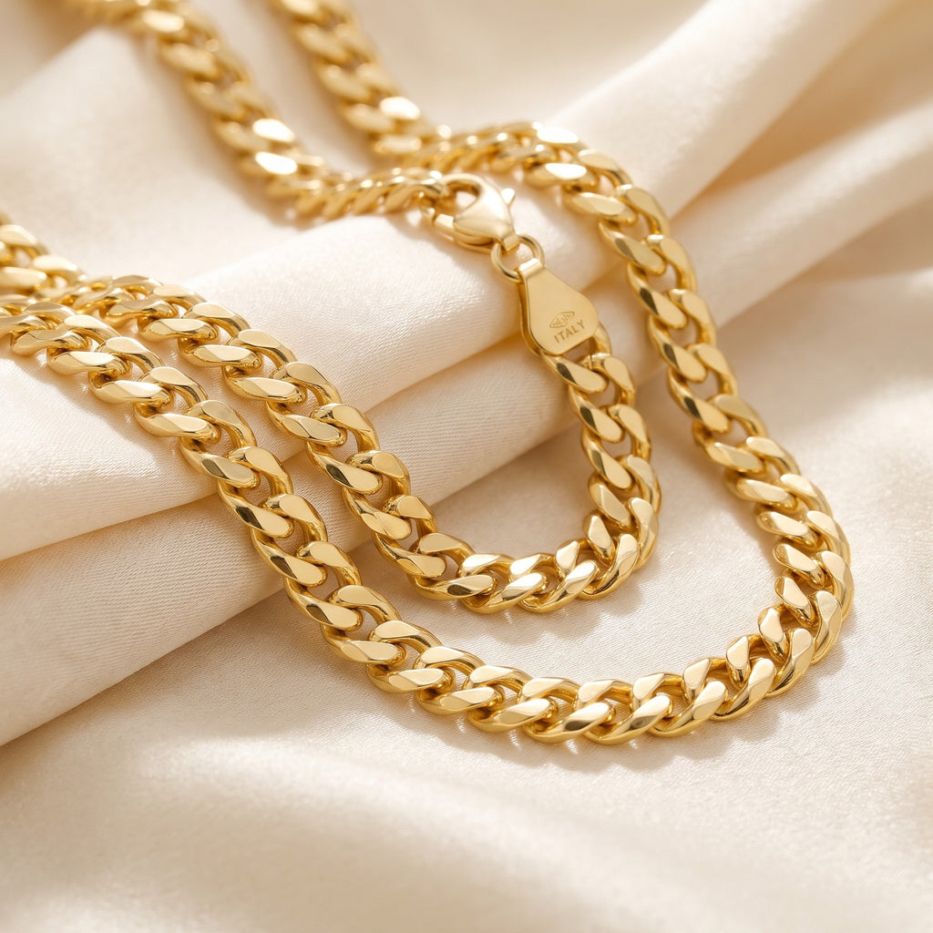 Diamond Cut Curb Chain 7.16mm - Yellow Gold - luxury lifestyle image