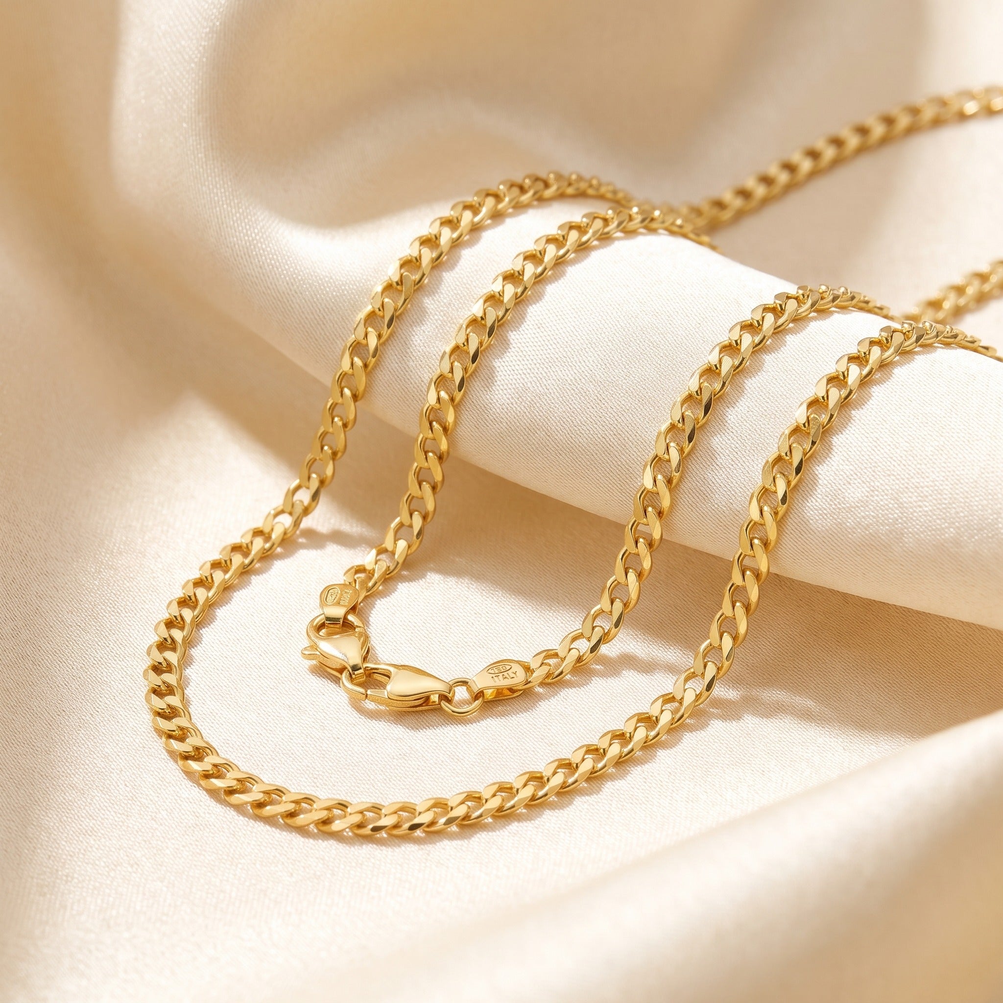 Diamond Cut Flat Curb Chain 2.4mm - Yellow Gold - luxury lifestyle image