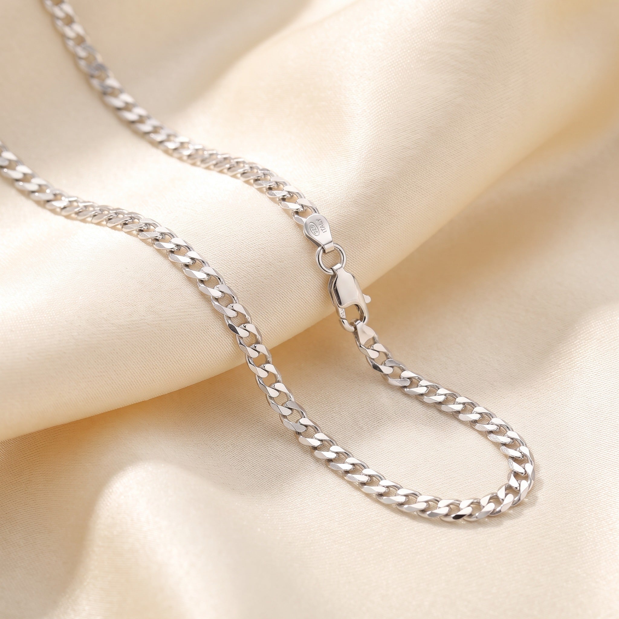 Diamond Cut Flat Curb Chain 3.06mm - White Gold - luxury lifestyle image
