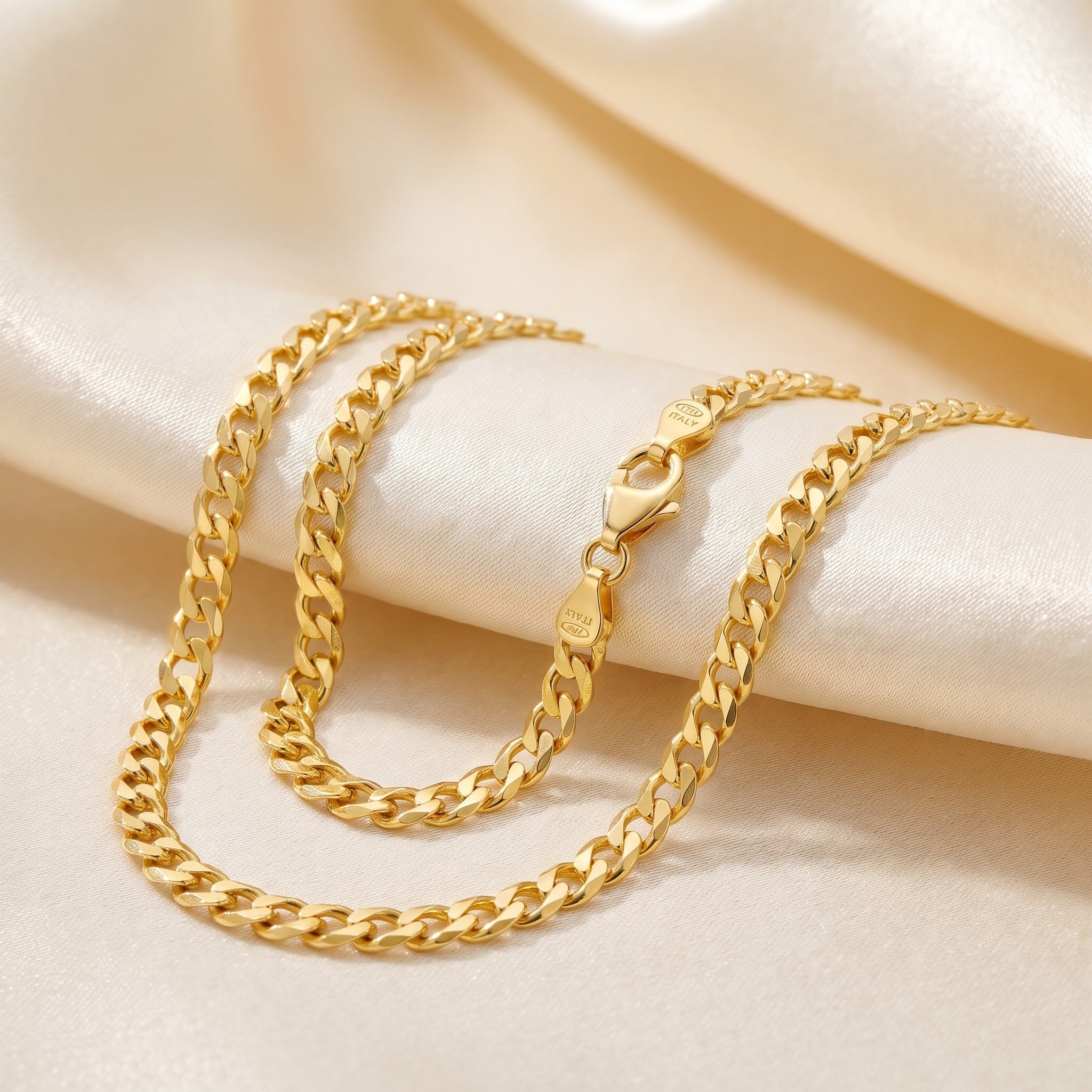 Diamond Cut Flat Curb Chain 3.95mm - Yellow Gold - luxury lifestyle image