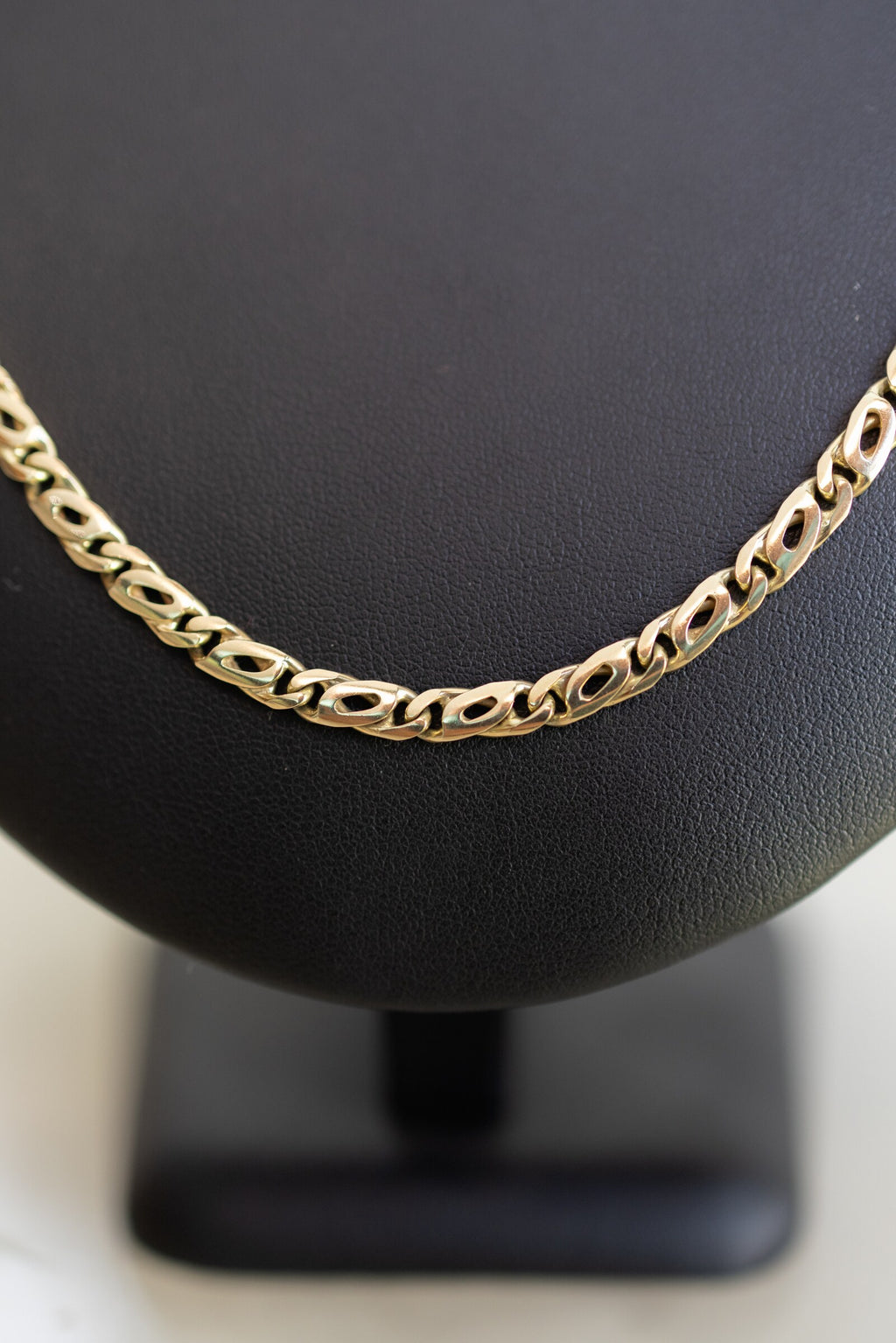 Macro detail of the scrolled birdseye links on the 4.5mm handmade 9ct gold chain