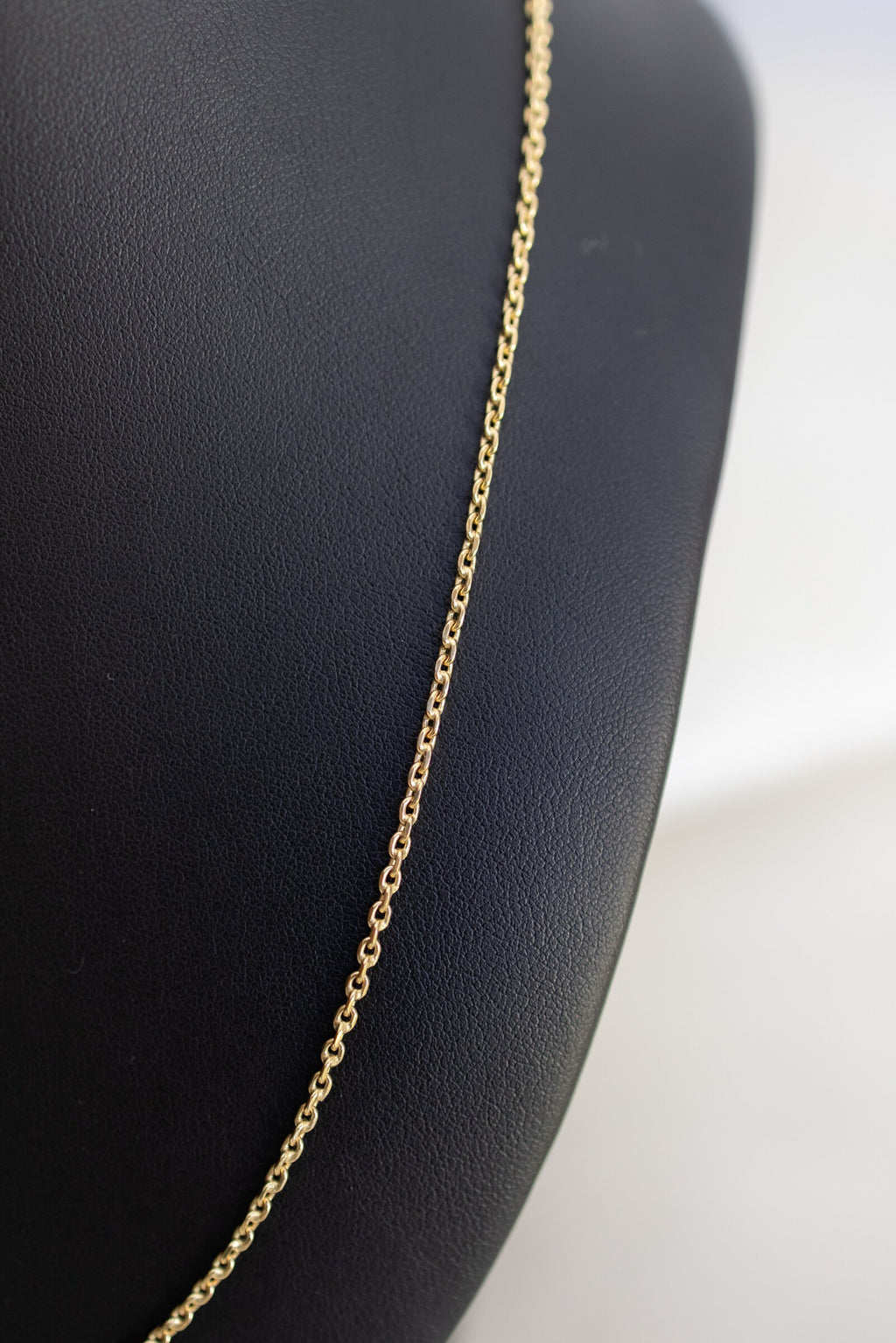 Macro detail of the faceted oval links on the 1.7mm handmade 9ct gold cable chain