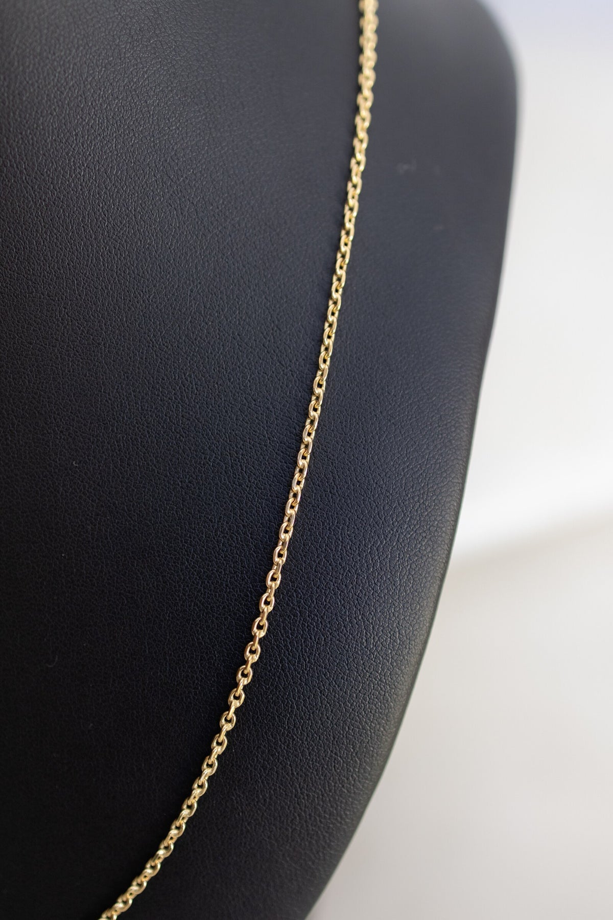 Macro detail of the faceted oval links on the 1.7mm handmade 9ct gold cable chain