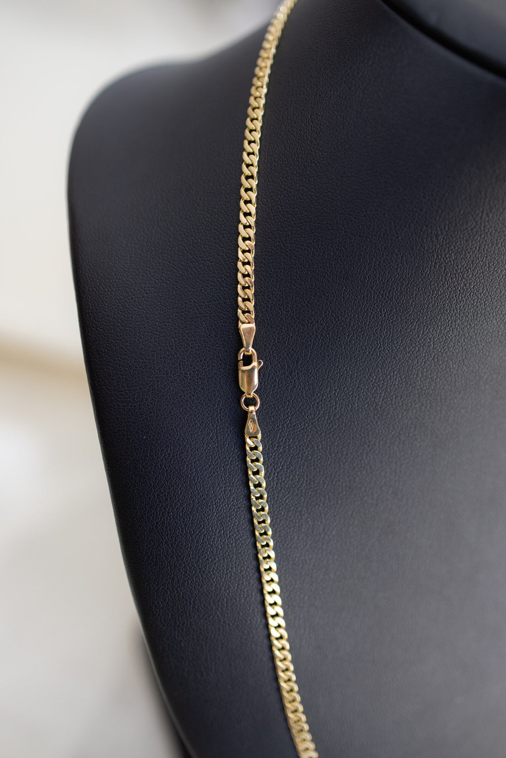 Clasp and end links of the 3.3mm handmade 9ct yellow gold Cuban link chain