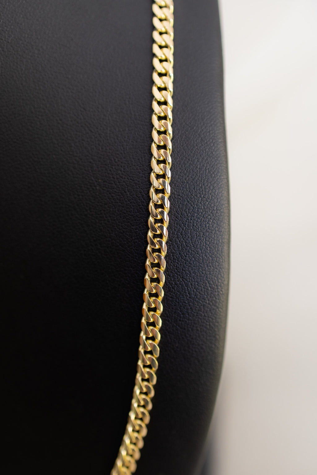 Close detail of the link construction on the 4.4mm handmade 9ct yellow gold chain