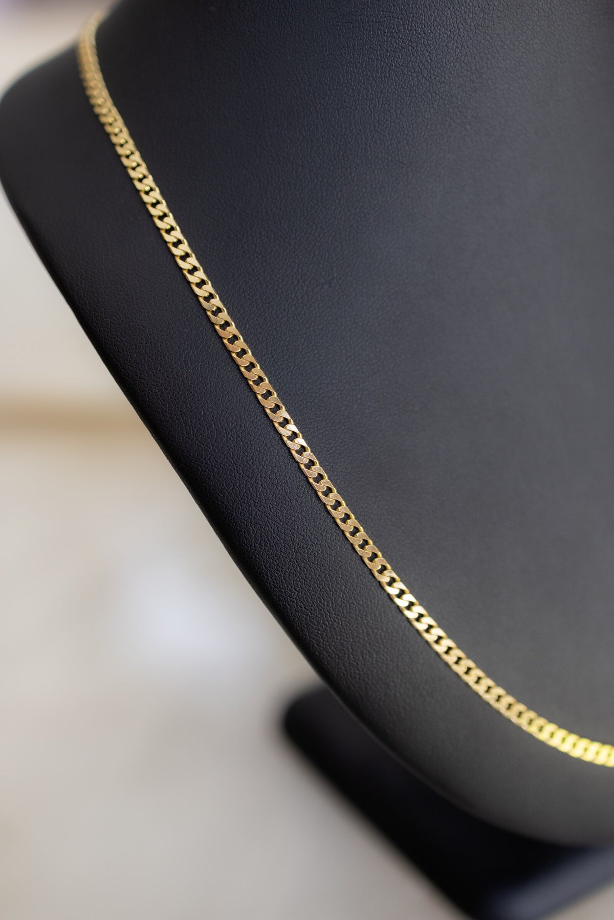 Close detail of the diamond-cut links on the 3mm Italian made 9ct gold Cuban chain