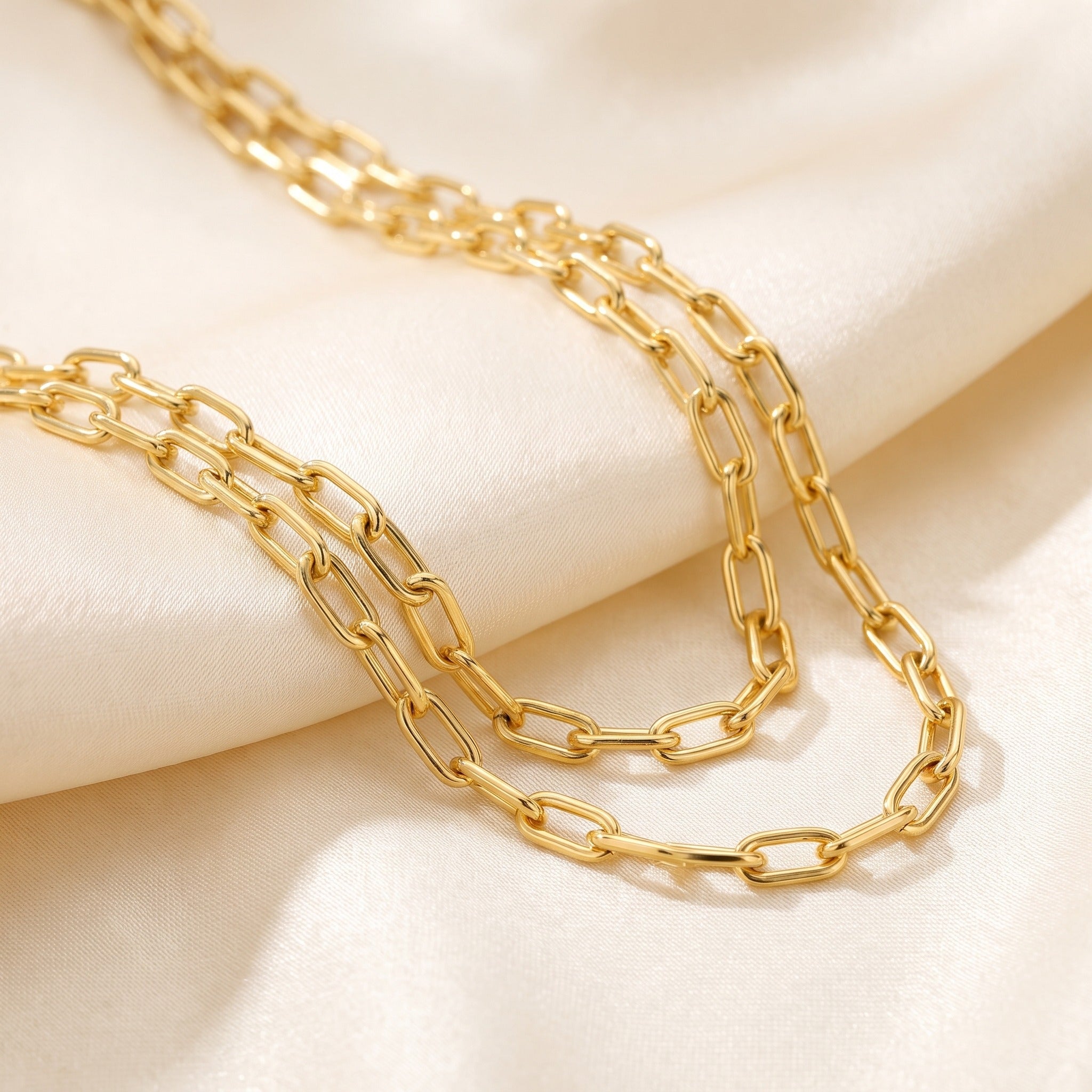 Paper Clip Chain 3.6mm - Yellow Gold - luxury lifestyle image