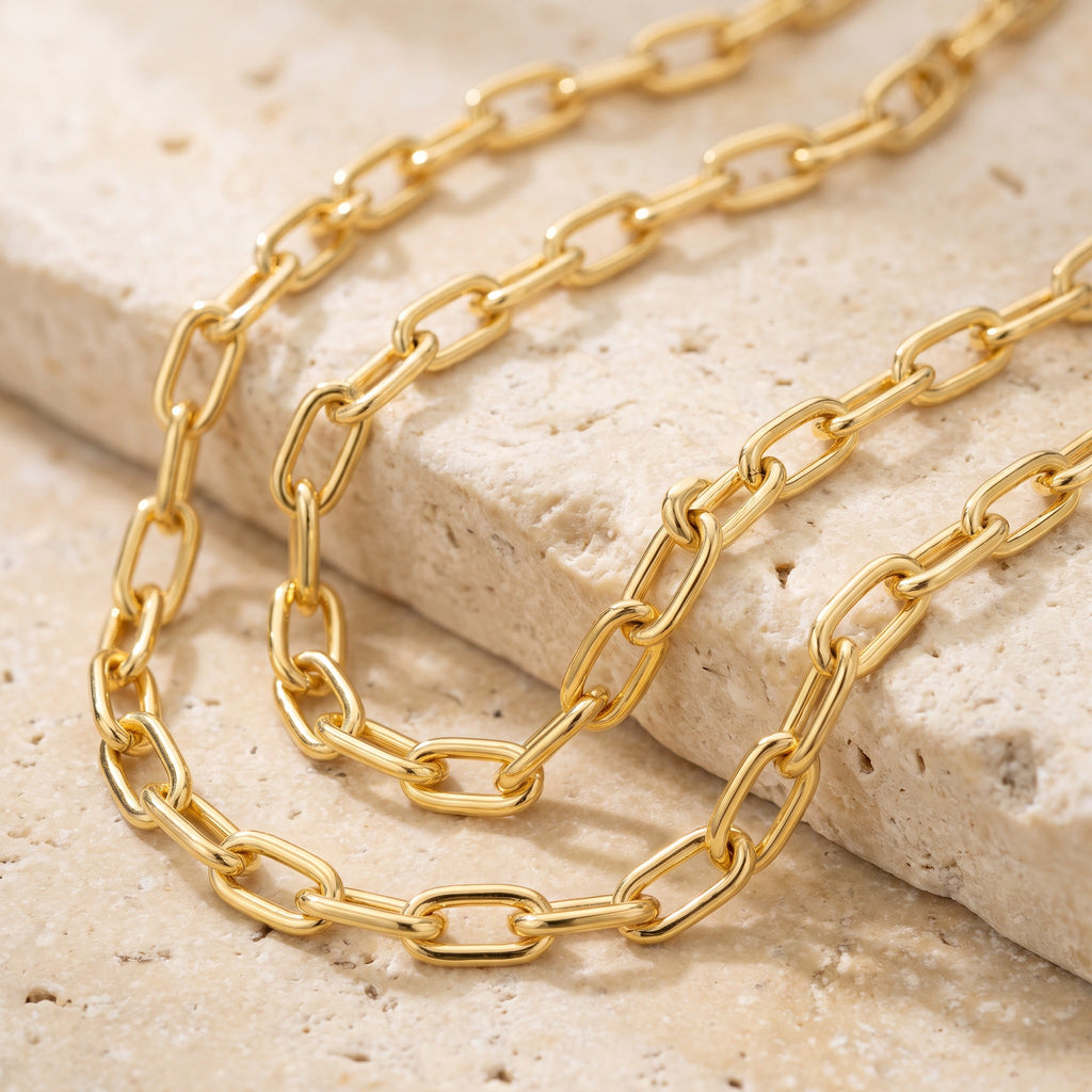 Paper Clip Chain 5.4mm - Yellow Gold - luxury lifestyle image